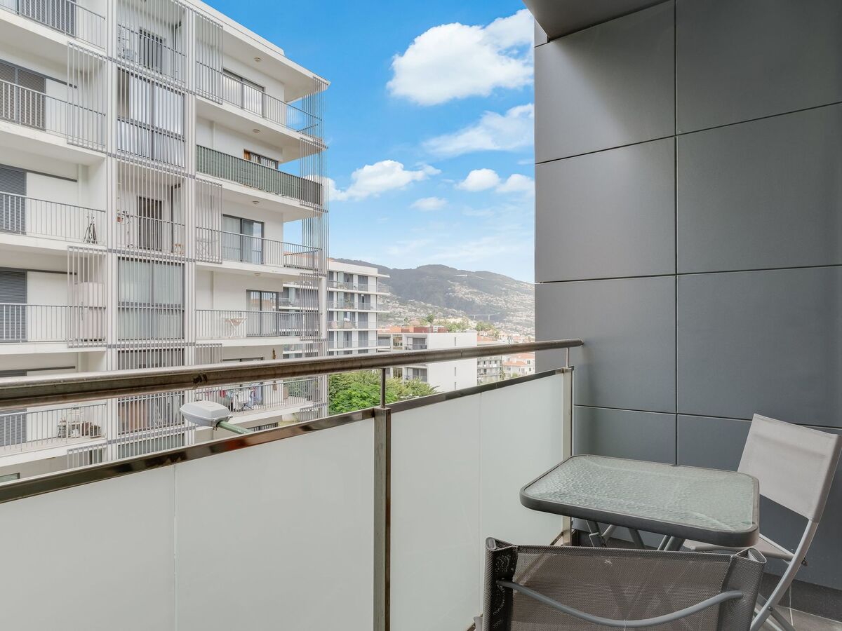 Appartement 2 chambres à Funchal avec garage et balcon - Photo 1