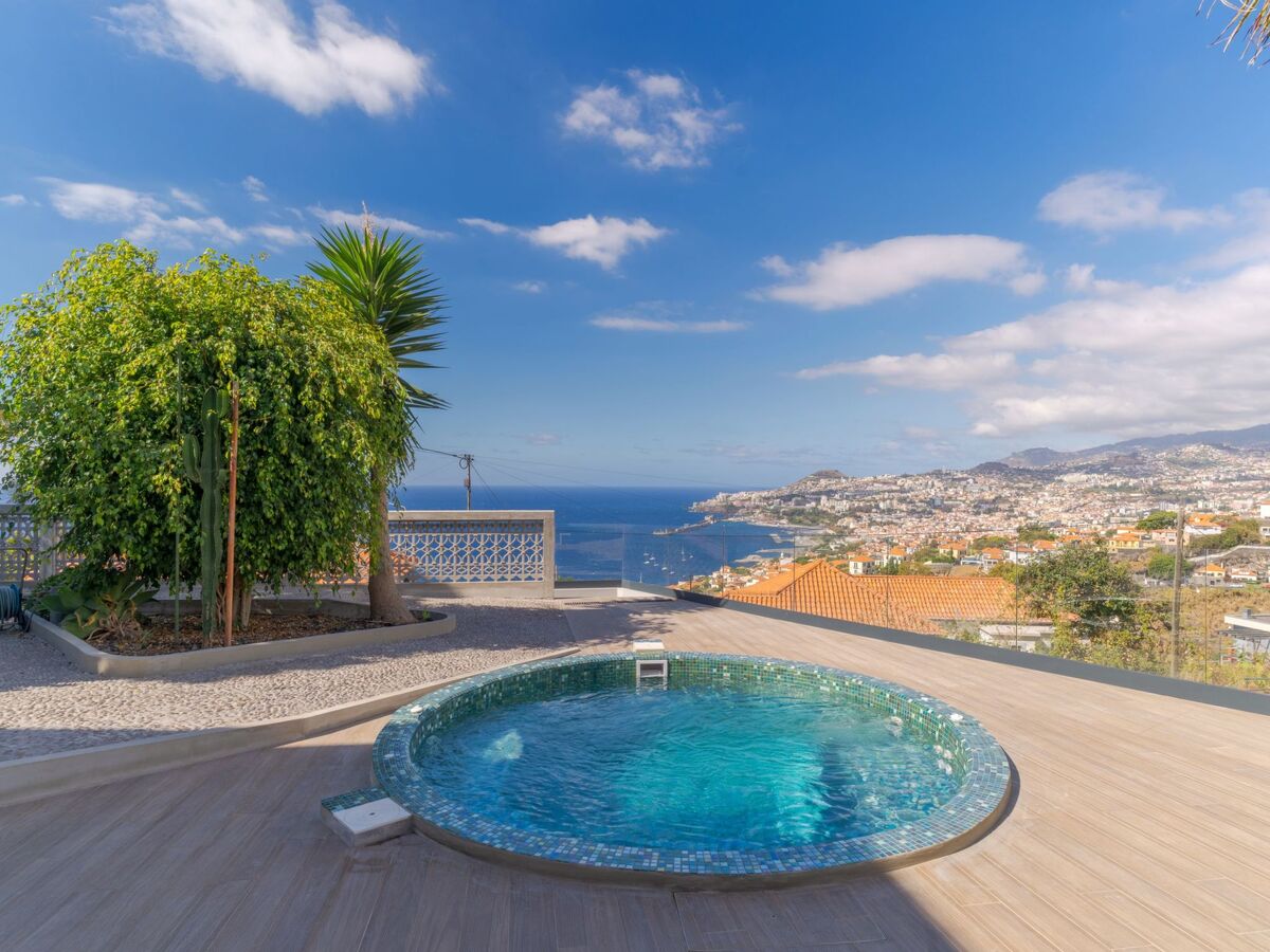 Haus Trollis – Maison vintage avec piscine à Funchal - Photo 1