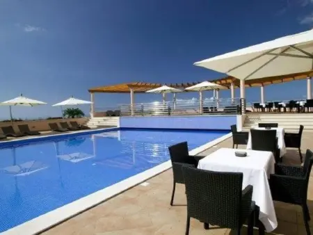 Appartement 1 ch avec piscine commune à Funchal : photo 16