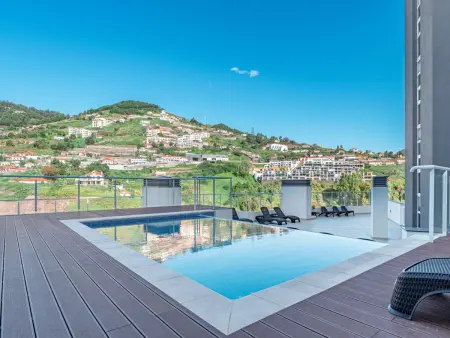 Location appartement à Madeira Caniço, Sonnenblume mit Gemeinschaftspool