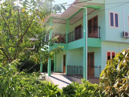 Location appartement à Beau Vallon, in Grand Anse mit Kleiner Terrasse