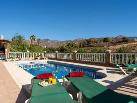 Location villa à Nerja, Villa spacieuse avec piscine privée et WiFi à Nerja