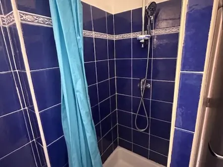 Appartement spacieux 3 pièces, terrasse et parking privé, 7 couchages : photo 15