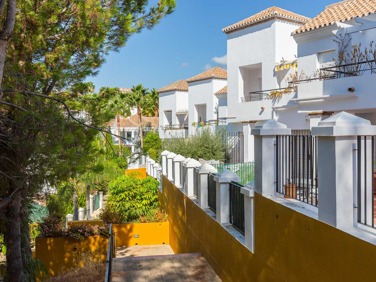 Appartement 2 chambres à Nueva Andalucía, piscine et parking - Photo 27