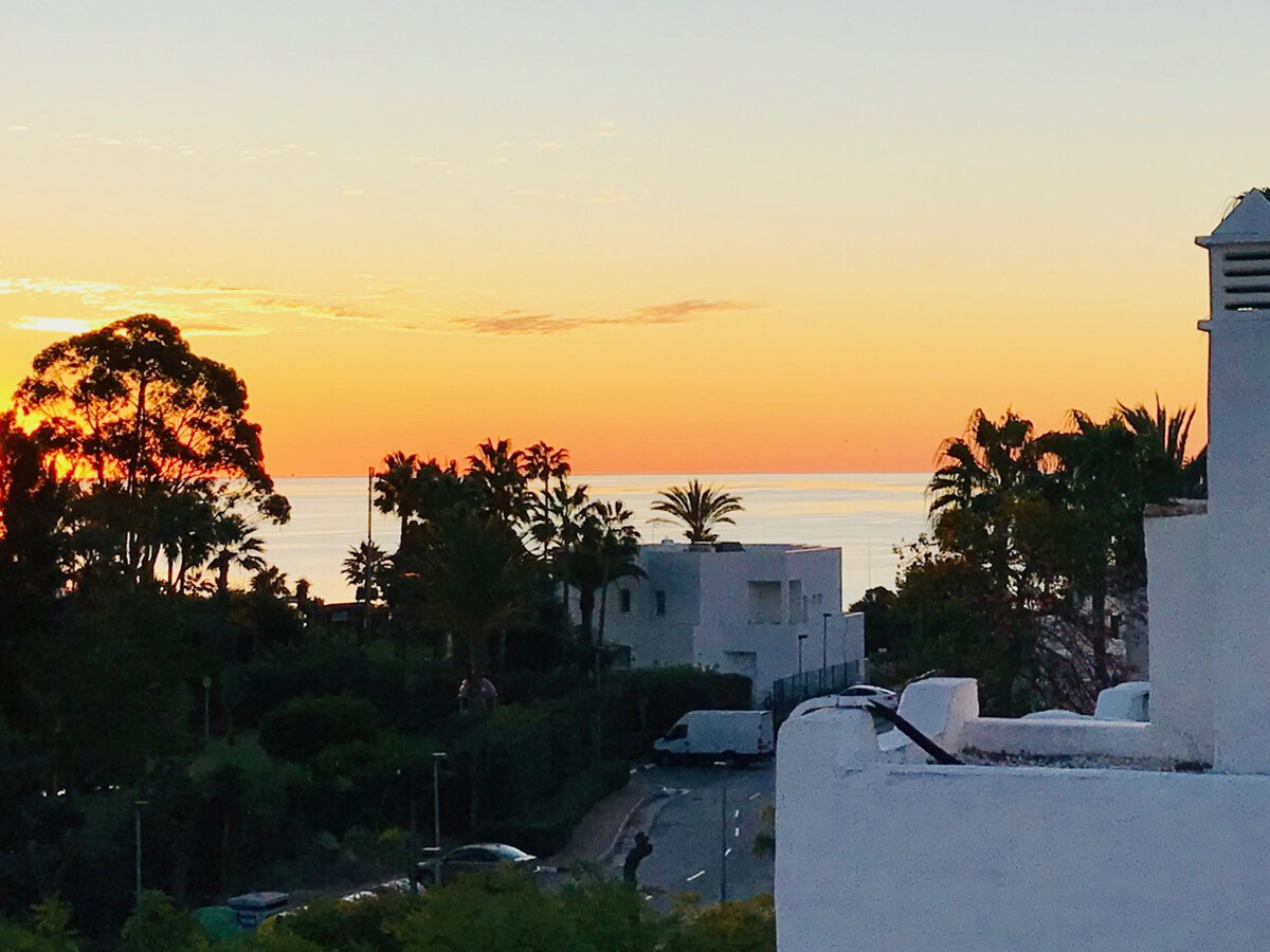 Appartement 150m² front de mer à Estepona, 3 ch, piscine - Photo 2