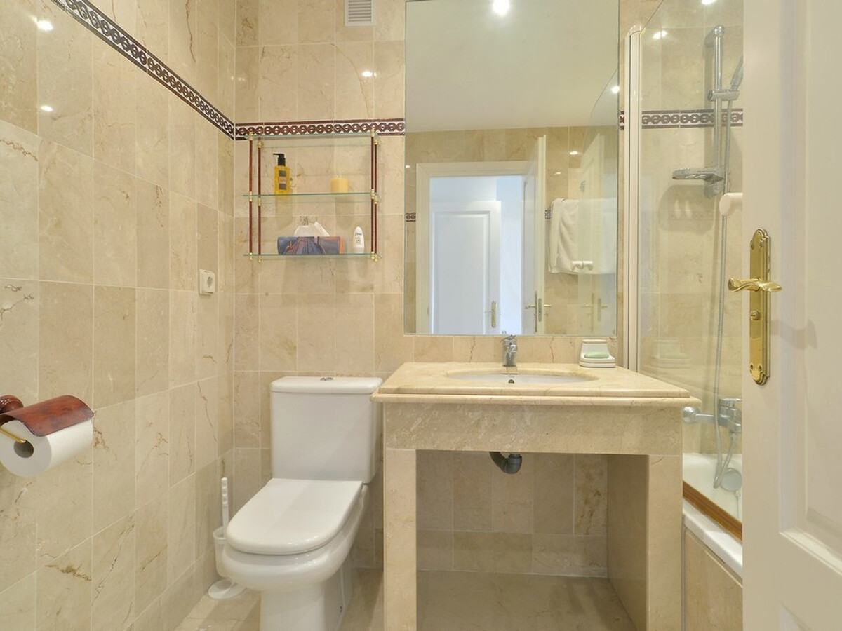 Appartement 150m² front de mer à Estepona, 3 ch, piscine - Photo 5