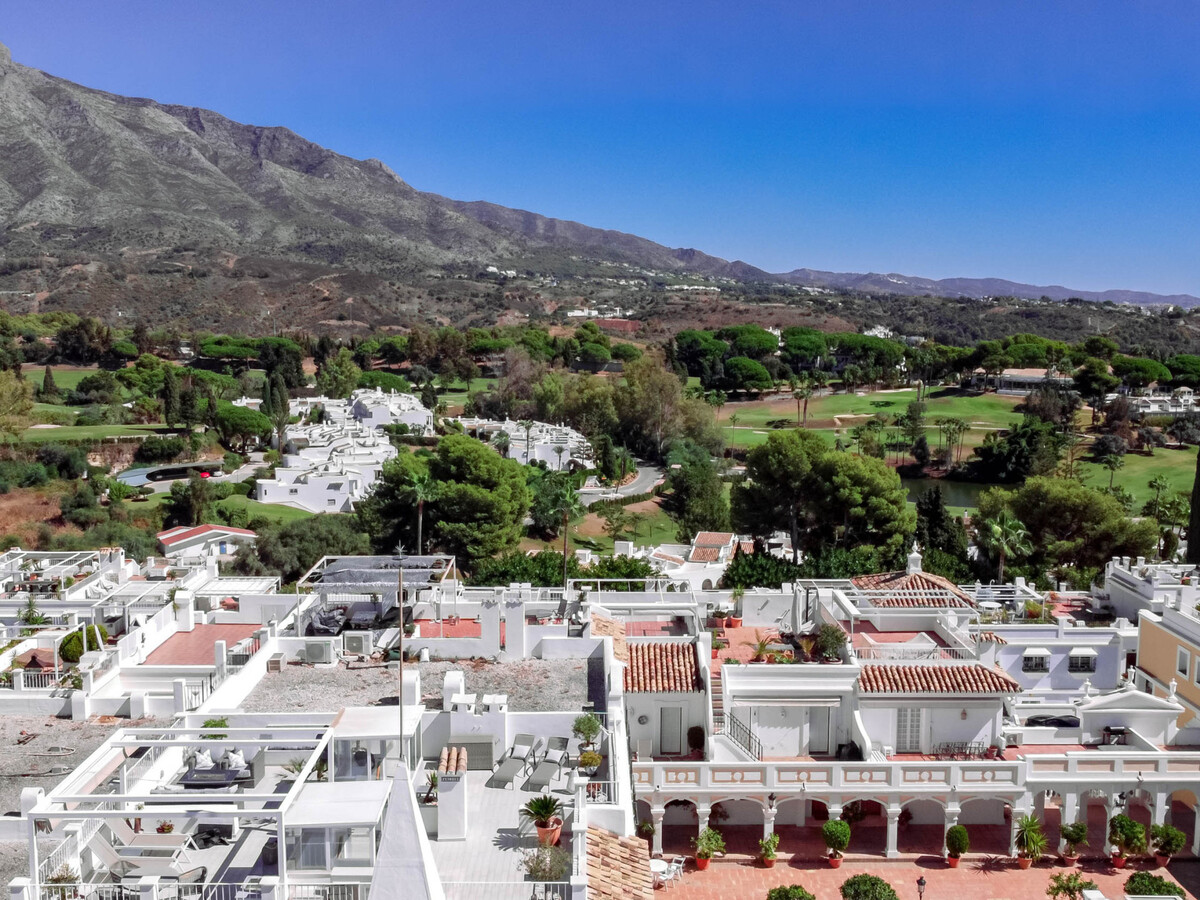 Maison 4 ch. Marbella, piscine collective à Nueva Andalucia - Photo 2