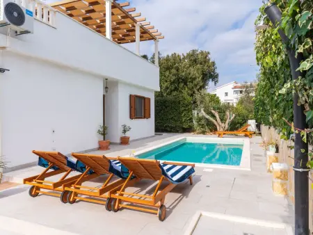 Casa Korina, 3 appartements avec piscine à Split
