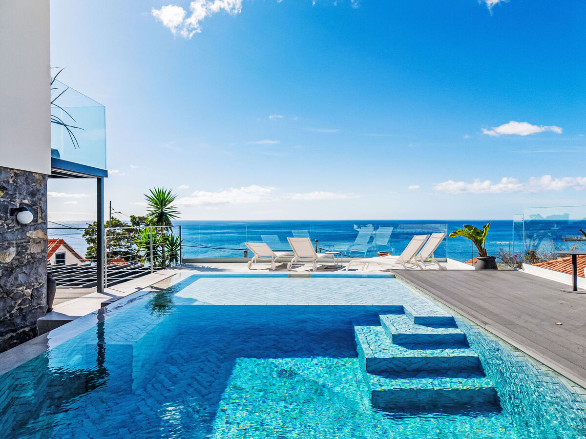 Villa Lazaro à Funchal : piscine chauffée, vue mer et montagne - Photo 1