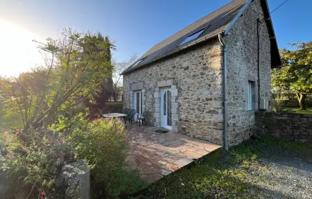 Maison en pierre avec jardin à Heugueville-sur-Sienne : photo 2