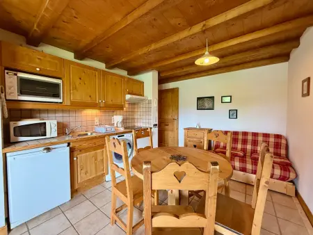 Location appartement à Crest Voland, Appartement confortable à proximité du Cernix avec balcon et parking