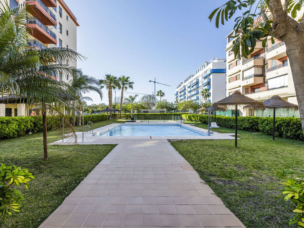Penthouse moderne avec terrasse à Torre del Mar - Photo 1