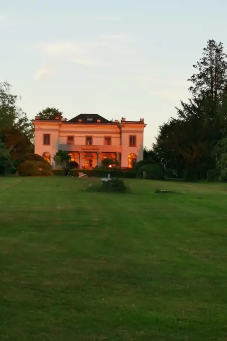 Château restauré 8 personnes à Couvin avec spa : photo 2