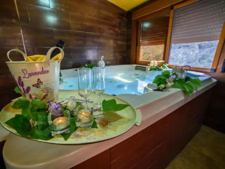 Das Upside Down House mit Whirlpool-Badewanne, Maison 2 personnes à Laroya - Photo 3