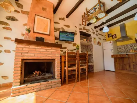 Das Upside Down House mit Whirlpool-Badewanne, Maison 2 personnes à Laroya - Photo 6
