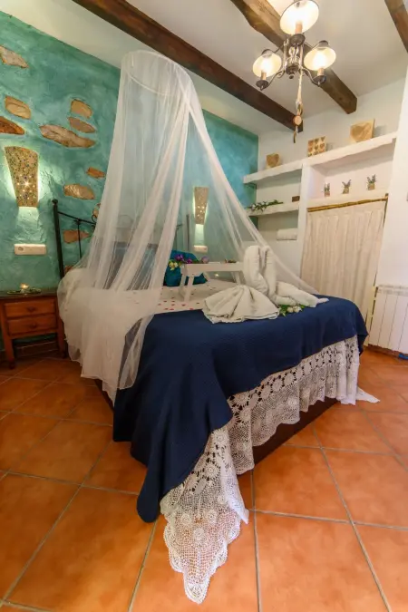 Das Upside Down House mit Whirlpool-Badewanne, Maison 2 personnes à Laroya - Photo 8