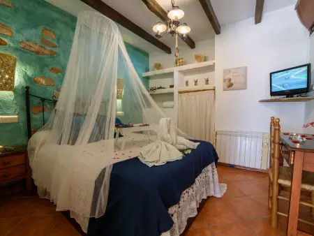Das Upside Down House mit Whirlpool-Badewanne, Maison 2 personnes à Laroya - Photo 9