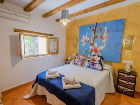 Haus mit integrierter Felswand und Jacuzzi, Maison 4 personnes à Laroya - Photo 5