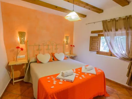 Haus mit integrierter Felswand und Jacuzzi, Maison 4 personnes à Laroya - Photo 6
