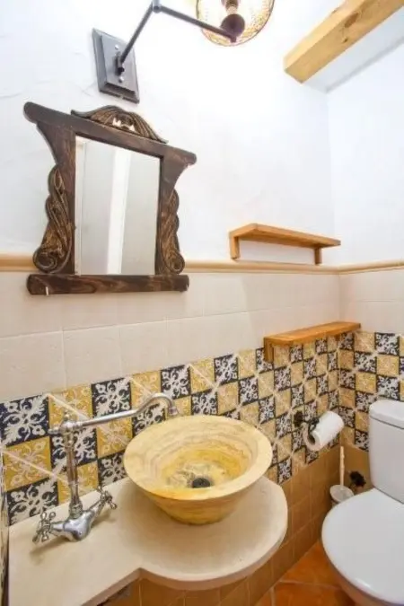 Haus mit integrierter Felswand und Jacuzzi, Maison 4 personnes à Laroya - Photo 13