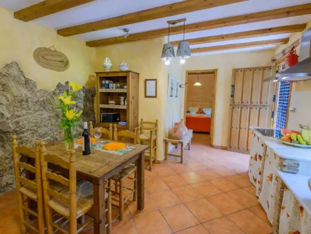 Haus mit integrierter Felswand und Jacuzzi, Maison 4 personnes à Laroya - Photo 16