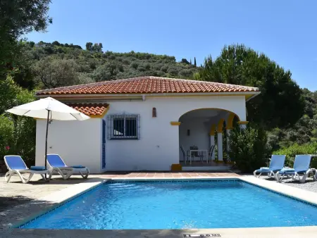 Location maison à Sayalonga, Villa mit privatem Pool