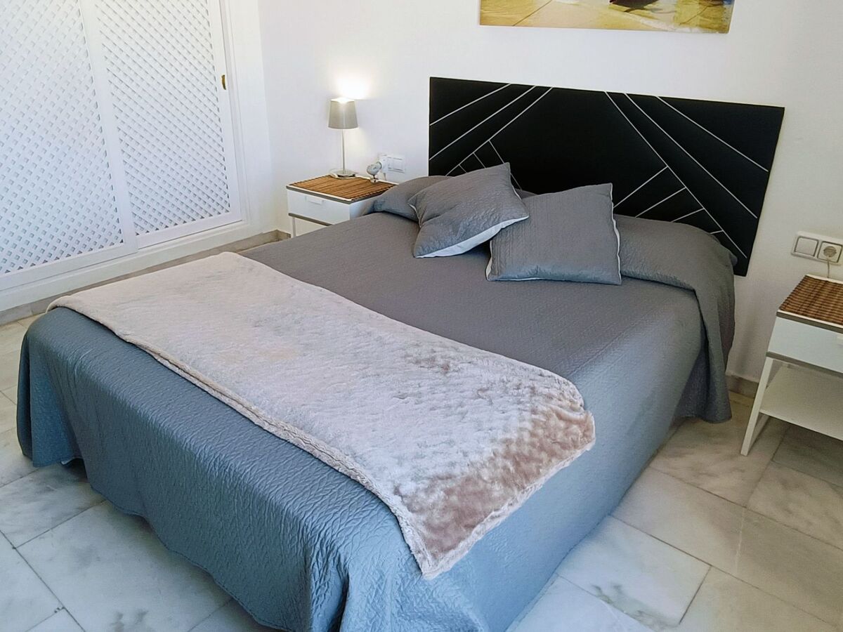 Appartement Puerto Marina, 50 m de la plage - Photo 2