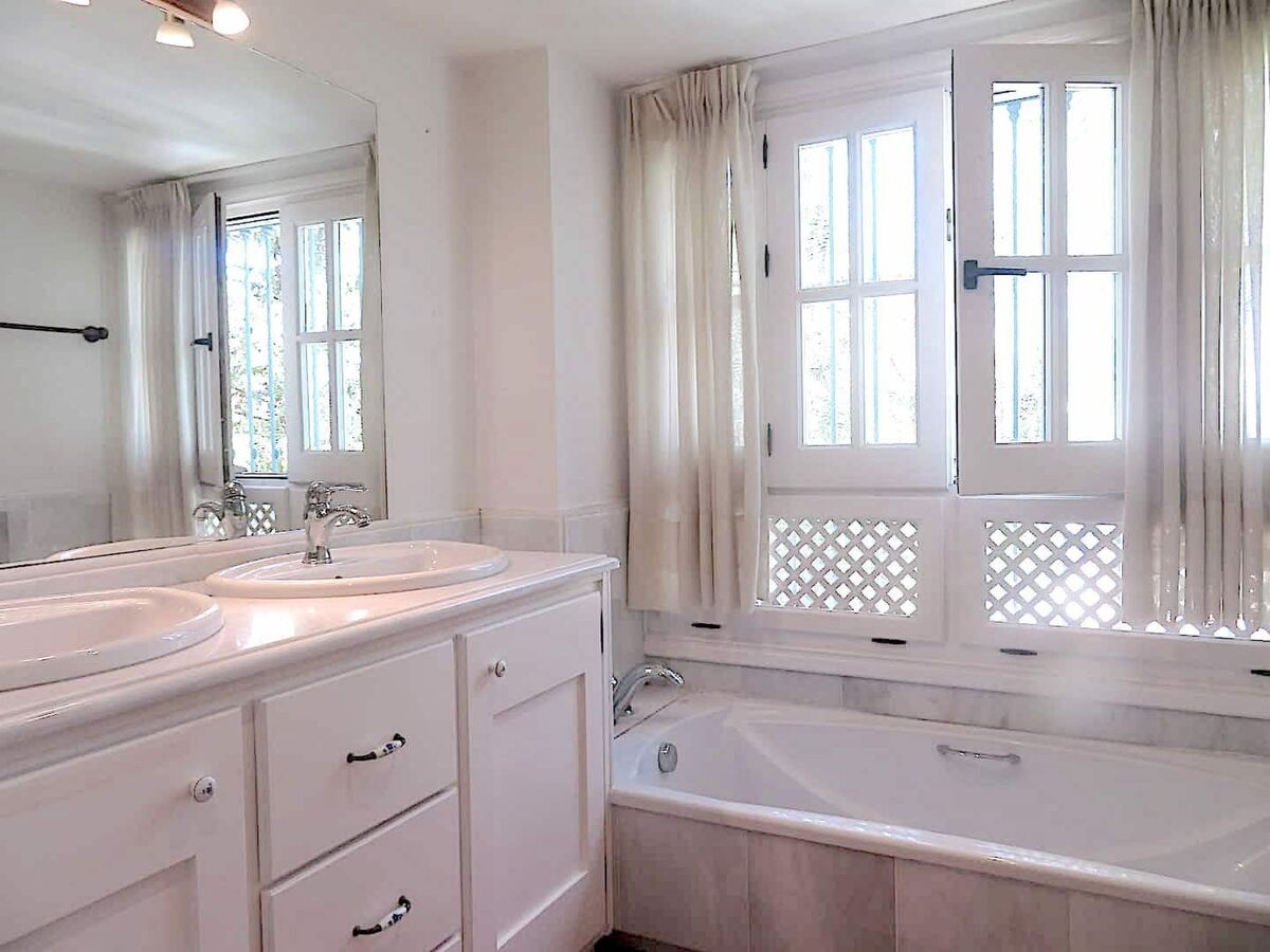 Villa 4 chambres Marbella, piscine et jardin près Puerto Banús - Photo 17