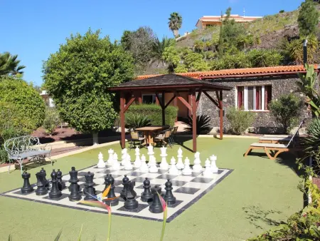 Location maison à Playa San Juan, Geräumiges Ferienhaus mit Kaminofen und Terrasse