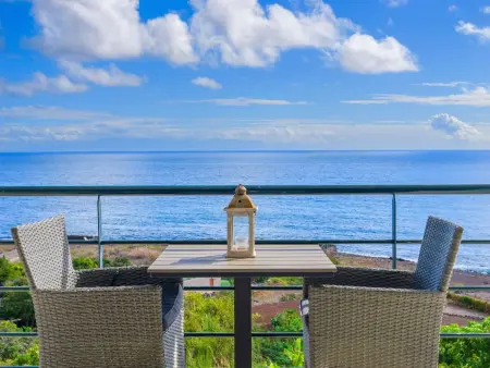 Location maison à Igueste, Zweitstöckiges Ferienvilla mit Terrassen, Pool, Sauna sowie herrlichem Berg- un