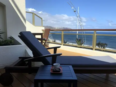 Appartement Las Canteras : terrasse 25m² face à la mer : photo 6