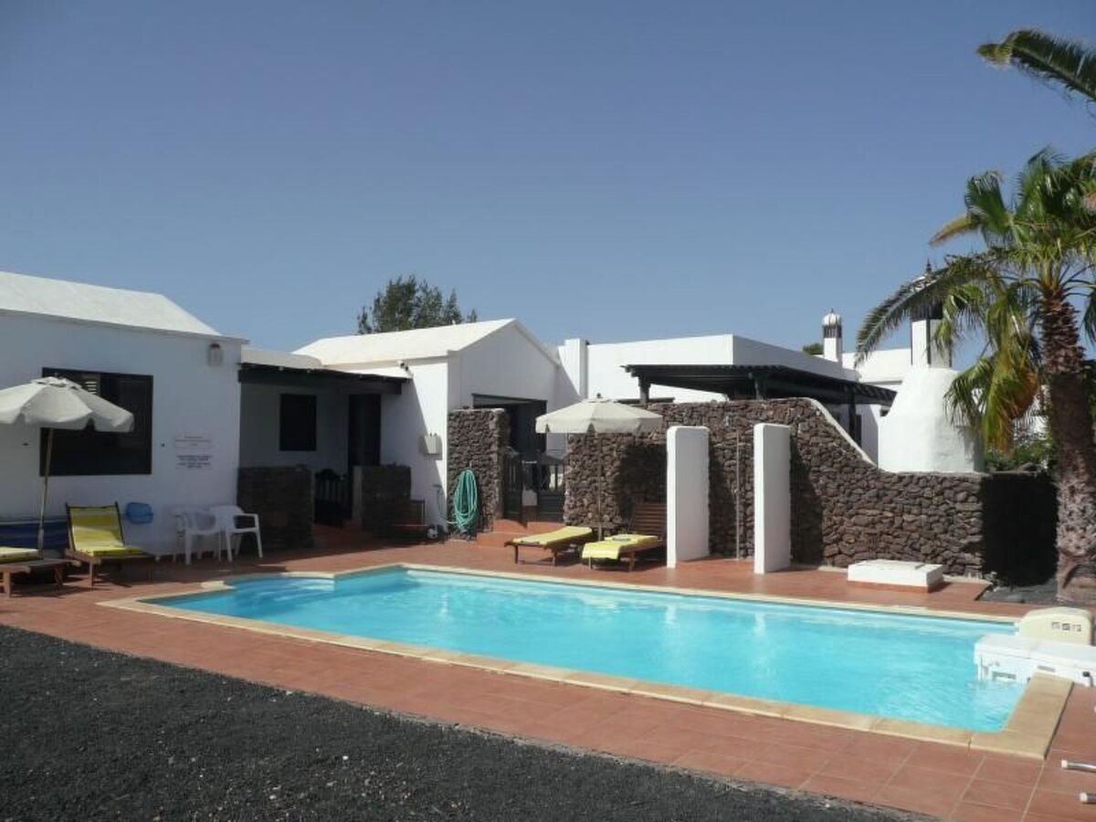 Bungalow 4 chambres avec piscine et vue mer à Playa Blanca - Photo 1