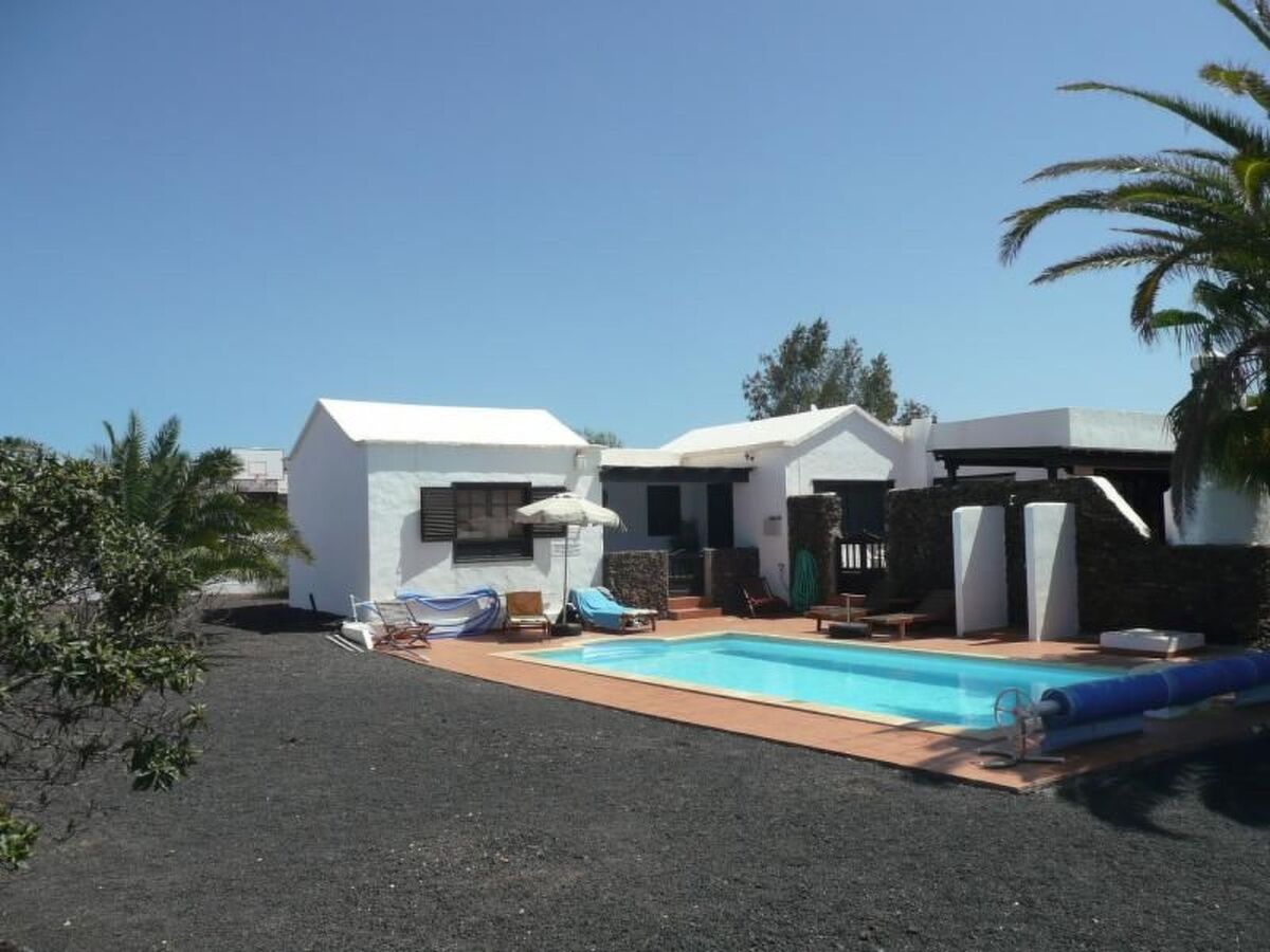 Bungalow 4 chambres avec piscine et vue mer à Playa Blanca - Photo 2