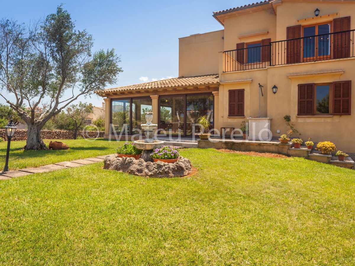 Villa Santa Eulalia – 5 chambres, piscine et terrain à Santa Margalida - Photo 3