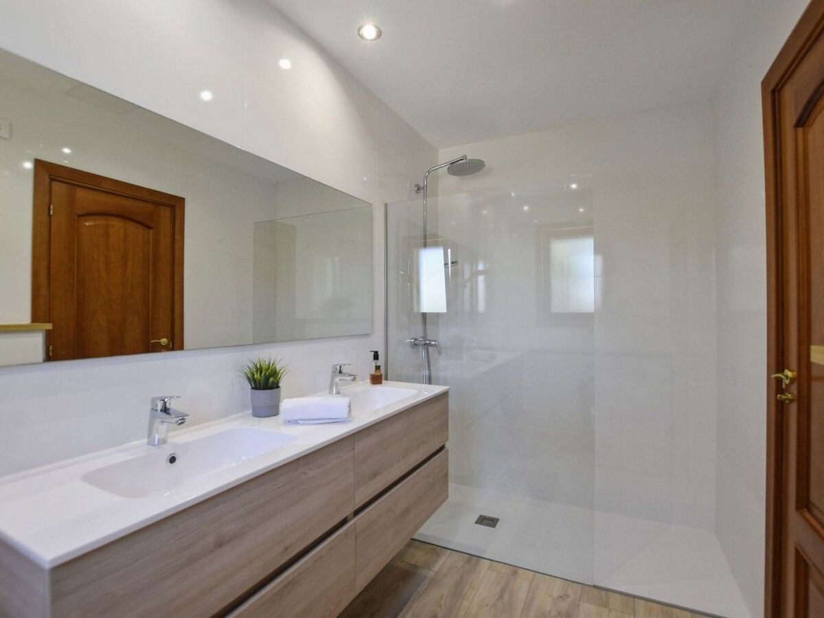 Villa moderne avec piscine privée à Sa Pobla - Photo 24