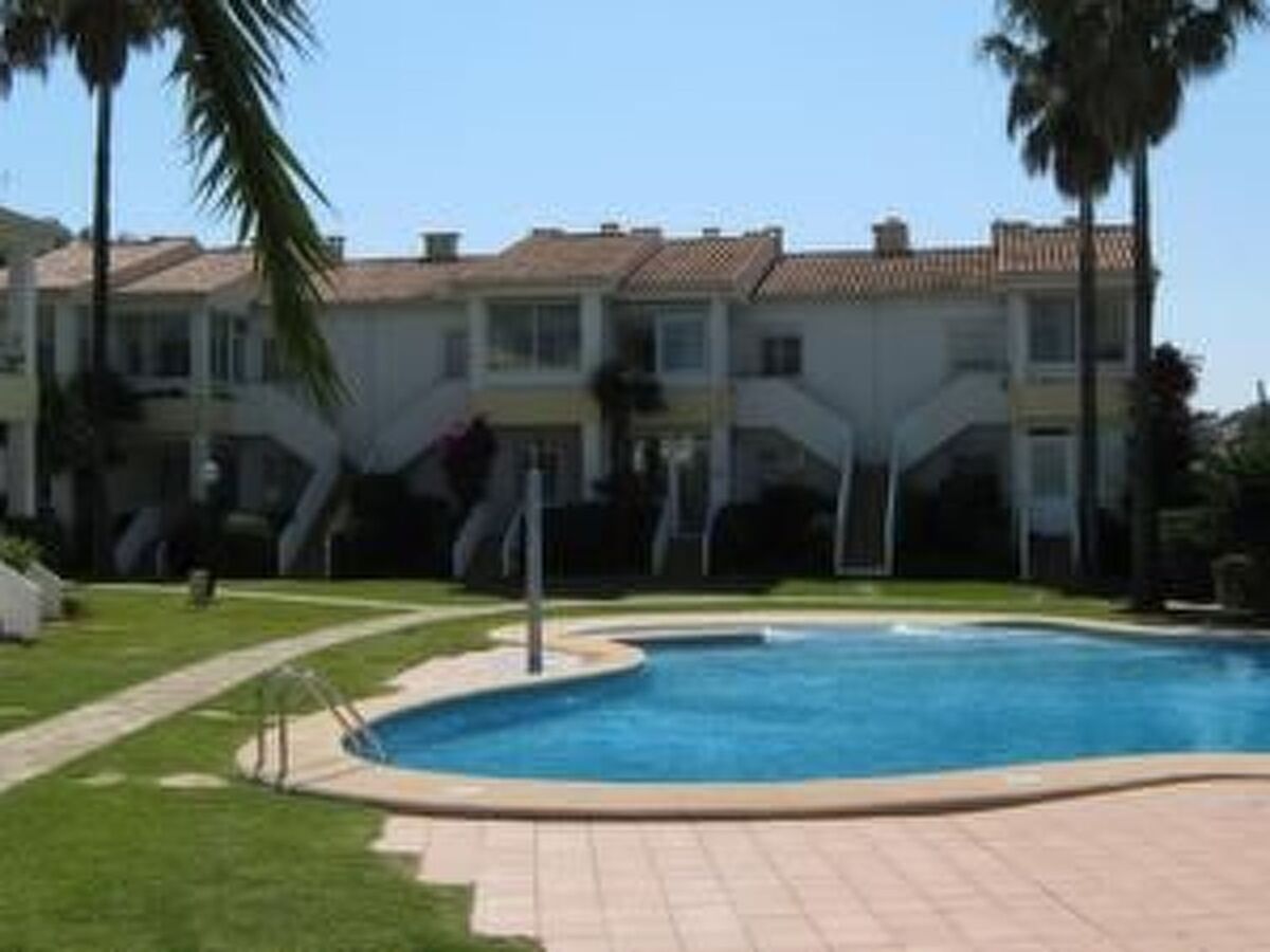 Maison mitoyenne avec piscine à 800 m de la mer - Photo 1