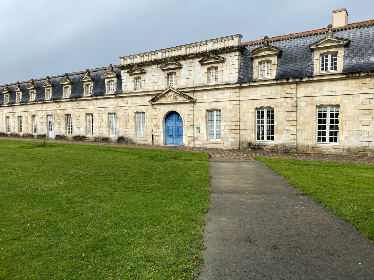 Studio rénové 25m² avec terrasse, centre historique - Photo 13