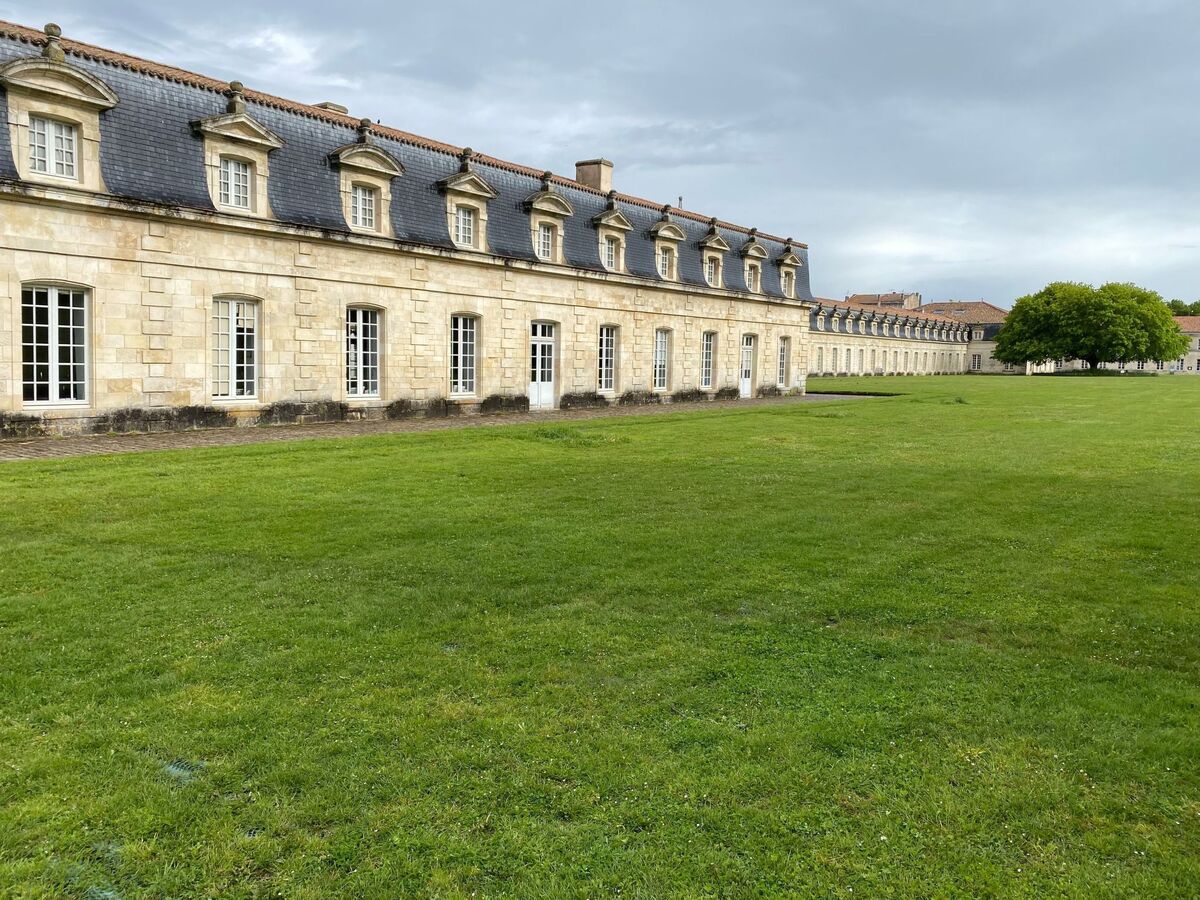 Studio rénové 25m² avec terrasse, centre historique - Photo 14