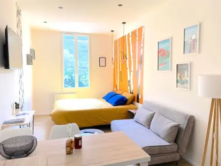 Location appartement à Rochefort, in Rochefort mit Garten und Terrasse