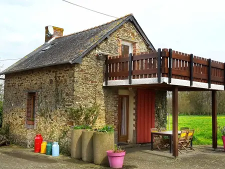 Location maison à Cuillé, Gemütliches Steinhaus mit toller Sonnenterrasse inmitten von Feldern und Wiesen