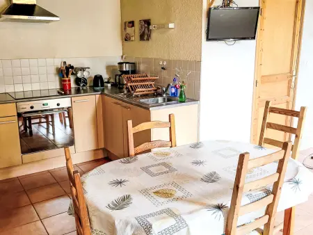 Maison en pierre à Cuillé avec grande terrasse ensoleillée : photo 3