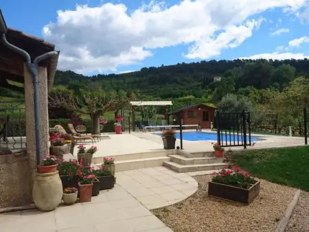 Location maison à Bonnieux, Haus auf dem Land in ruhiger Lage mit privatem Pool