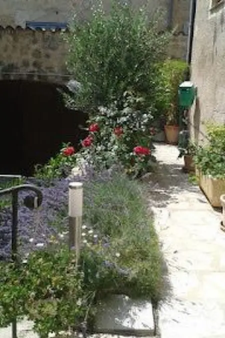 Studio avec jardin privé clos à Valbonne : photo 5