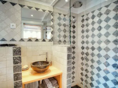 Studio avec jardin privé clos à Valbonne : photo 11