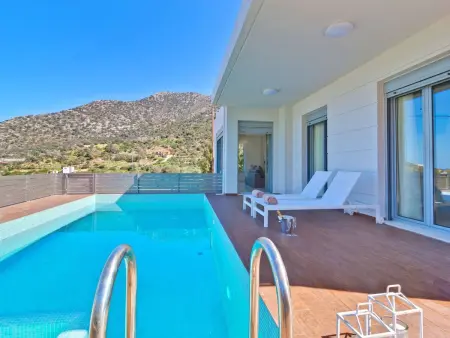 Location maison à Roumeli, Villa mit drei Schlafzimmern und privatem Swimmingpool.