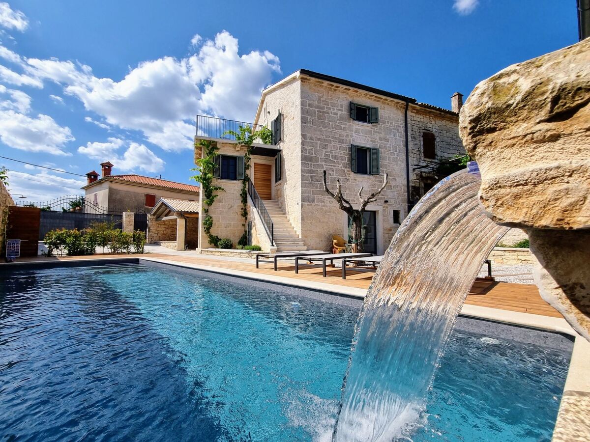 Villa Qualia – 4 chambres, piscine chauffée à Jakovici - Photo 1