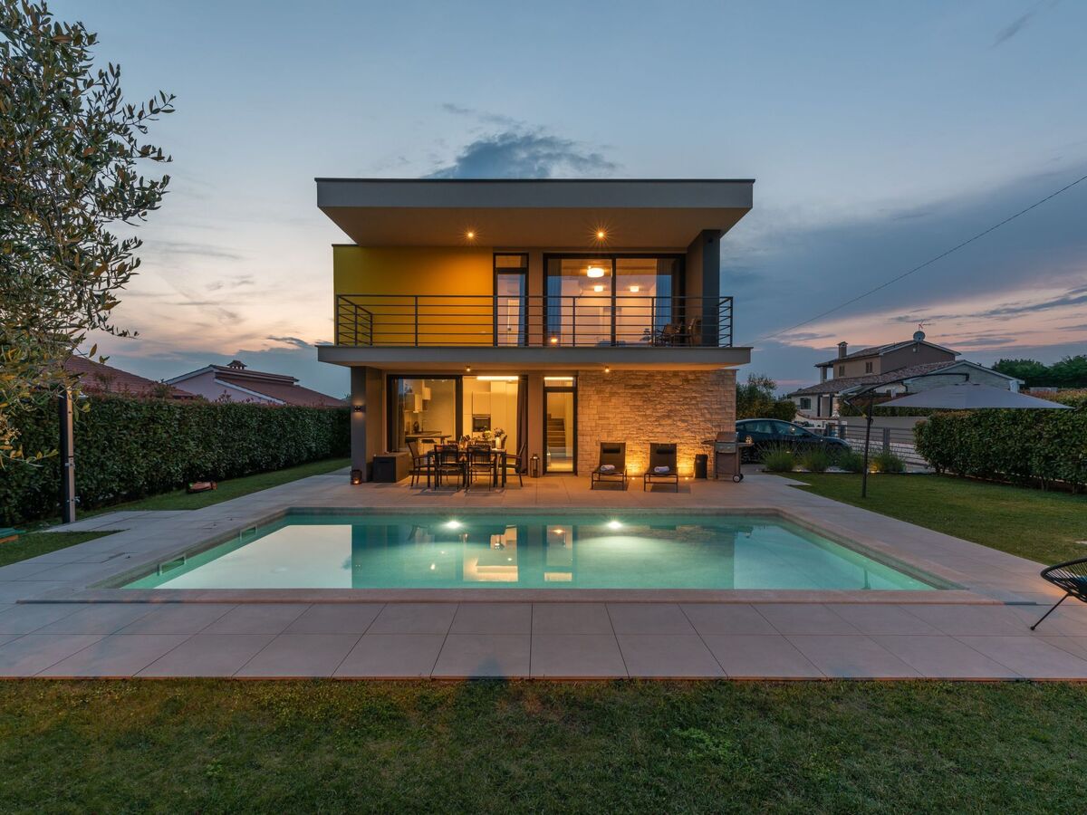 Villa BeLexo à Dračevac : maison design avec piscine 32 m² - Photo 5