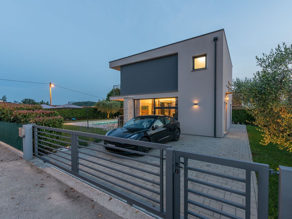 Villa BeLexo à Dračevac : maison design avec piscine 32 m² - Photo 6