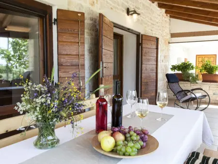 Villa Ana : maison en pierre avec vue sur la mer, Bale