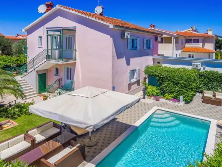 Maison 2 appartements avec piscine à Pula